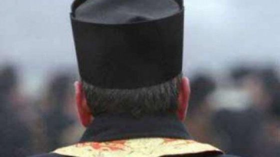 Un preot din București, acuzat de agresiune sexuală, a fost reținut de polițiști