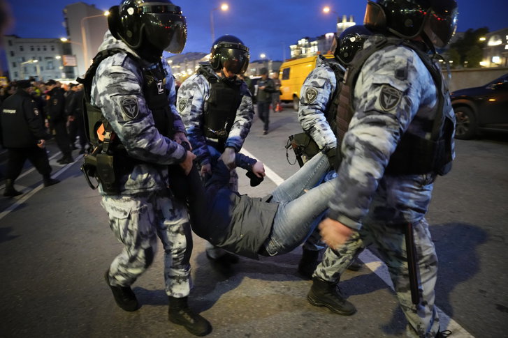 Peste 1.300 de persoane au fost reținute în cadrul protestelor anti-mobilizare din Rusia