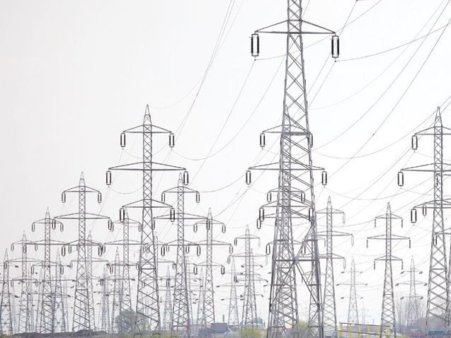 Prețul energiei, în cădere liberă. Ce se întâmplă și cât poate dura minunea? De la recordul absolut de 3.598 lei/MWh (734 de euro/MWh) atins pe data de 30 august, prețul energiei din România a coborât semnificativ până la un nivel de 662 lei/MWh (135 de euro/MWh) la finalul săptămânii trecute