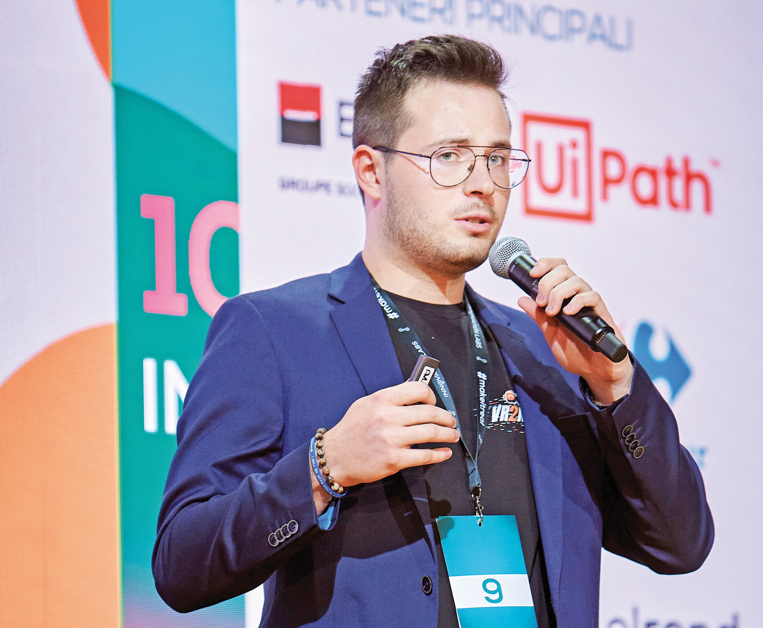 O echipă de patru studenți de la Politehnică au creat Un „Netflix” pentru studenții de la medicină