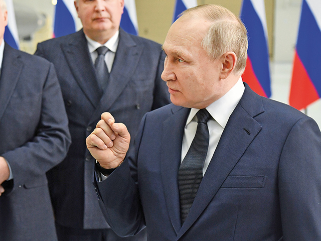 Dictatorul de la Kremlin predă Occidentului lecții din școala KGB: Vladimir Putin a început un război tăcut cu NATO, mascat în accidente și acte de sabotaj pe care Vestul înca nu îl vede. Adevărul este doar un cuvânt și totul este posibil