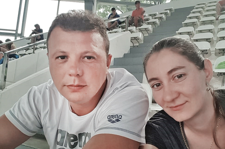Afaceri de la Zero. Cătălin și Iulia Becheru au pornit din pasiunea pentru înot Clubul sportiv Navi, la care se antrenează campioni precum David Popovici și Vlad Stancu. „Am pornit de la un culoar și am ajuns să administrăm tot bazinul“