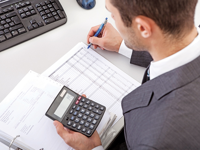 În august, salariul mediu net din România a scăzut