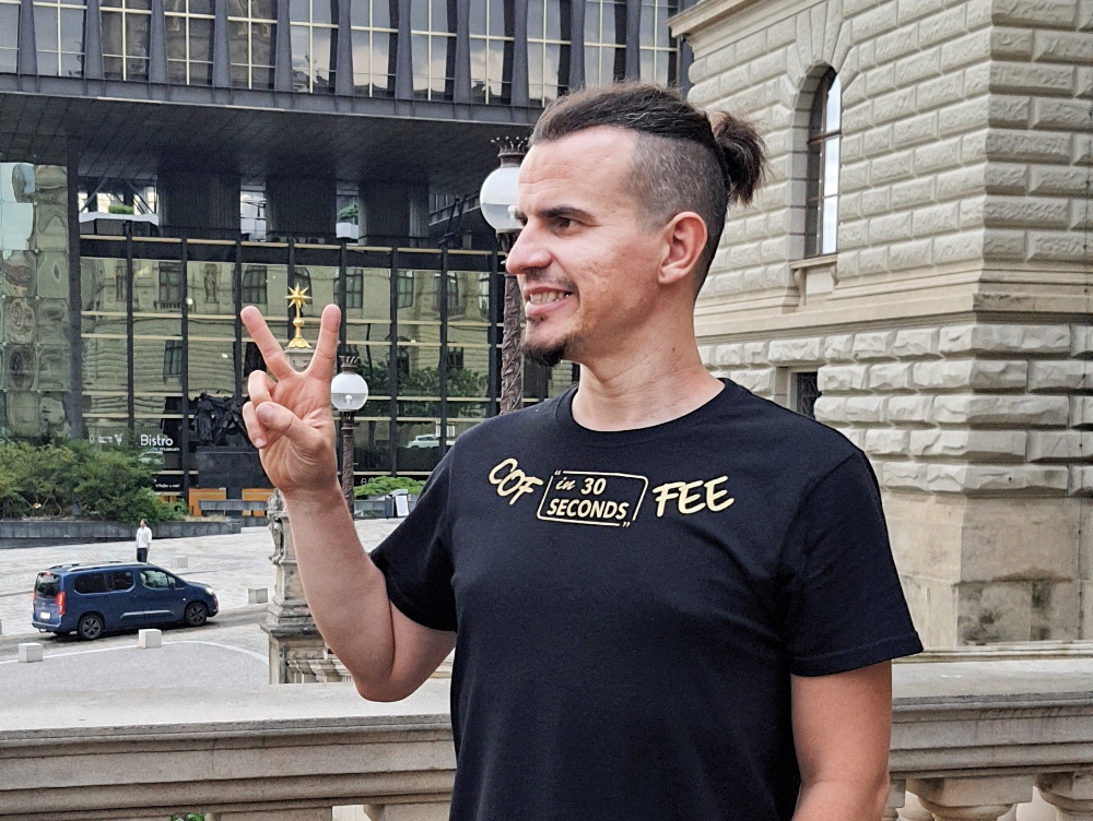 Povestea unui tânăr inginer constructor care a deschis un nou concept de cafenea în București