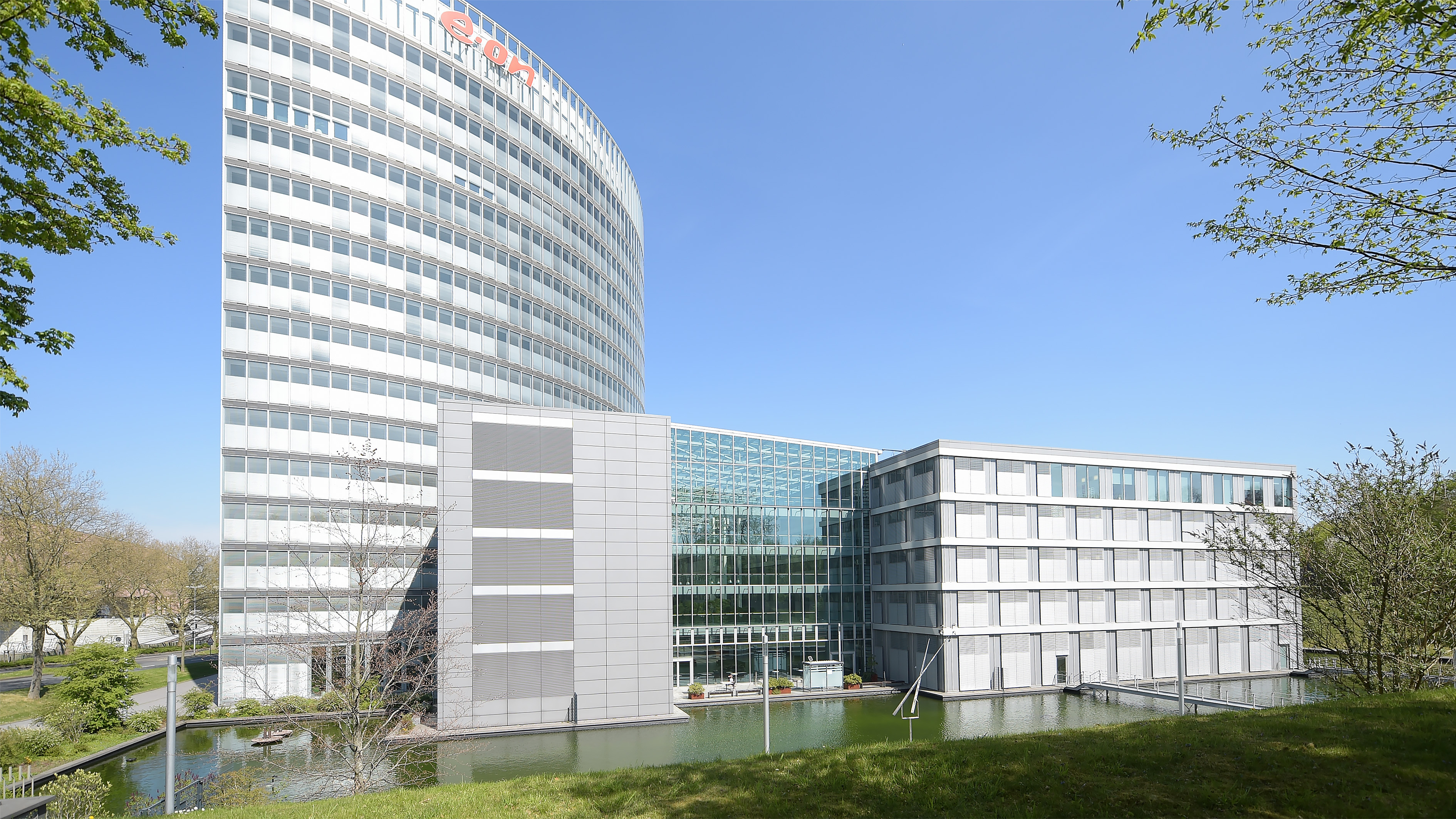 Plan drastic de economisire a energiei la gigantul german E.ON: Temperatura din sedii redusă la 19 grade, personalul se mută în spații comune, luminile neesențiale se sting până în aprilie 2023
