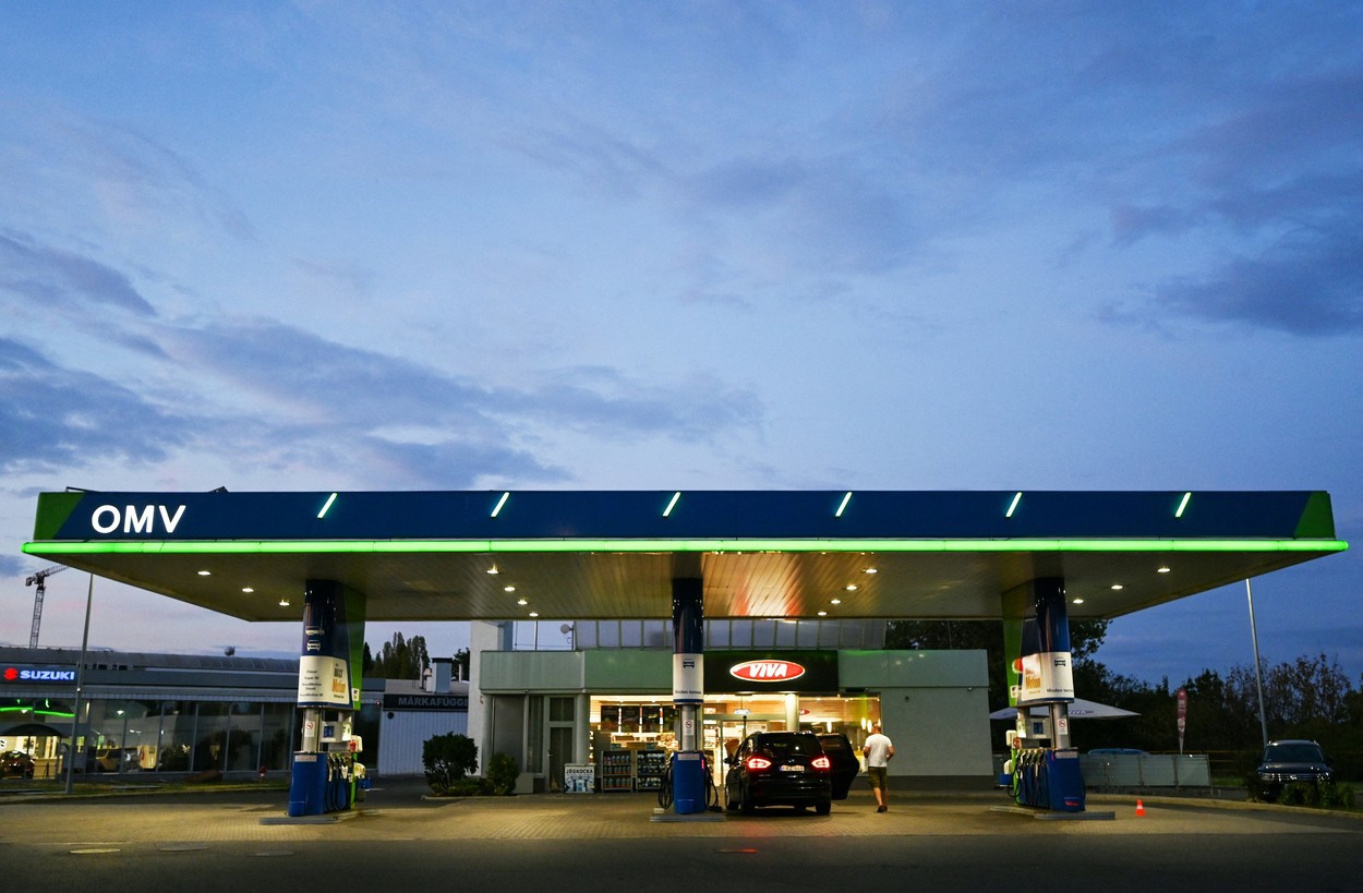 Dezvăluiri din culisele tranzacției gigant de achiziție a OMV: Un consorțiu format din mamutul energetic norvegian Aker, traderul Trafigura și fondul de investiții Bluewater este pregătit să plătească până la 7 mld. de euro pentru 51% din OMV, în schimbul accesului la gazele norvegiene. Ce se întâmplă cu Petrom?