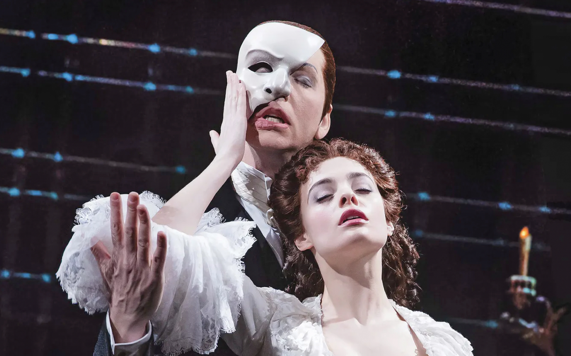Cortina se lasă peste unul dintre cele mai cunoscute spectacole de pe Broadway. Luați-vă bilete din timp!