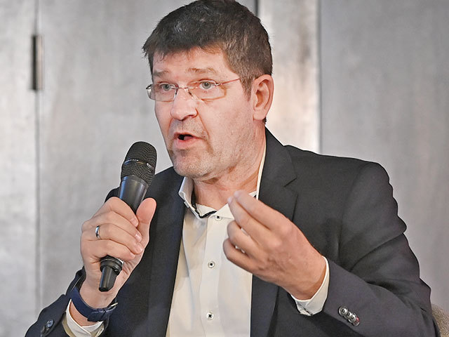 O întrebare cât o economie. Christian von Albrichsfeld, Continental: Dacă statul român deține o cotă atât de mare din producția de energie, de ce s-a scumpit curentul atât de mult?