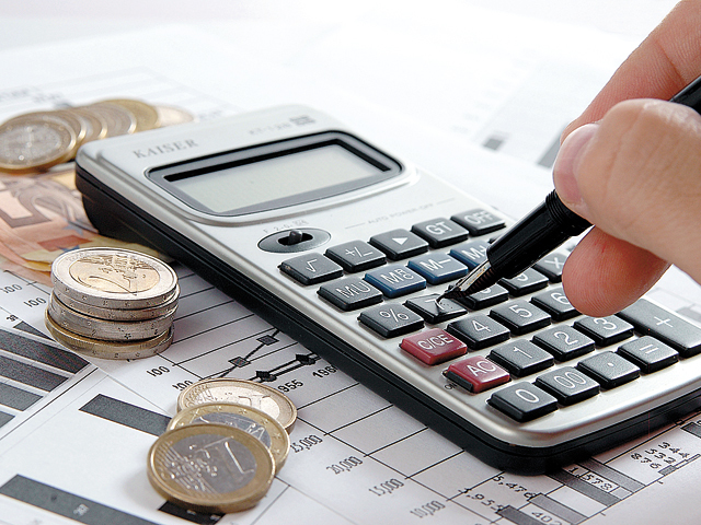 Bugetul statului la 10 luni din 2022. Vestea bună: investițiile accelerează. Vestea proastă: guvernul plătește dobânzi cu 60% mai mari decât anul trecut. Veniturile cresc cu 23%, cheltuielile cu 19%. Deficitul bugetului ajunge la 47 mld. lei, adică 3,4% din PIB
