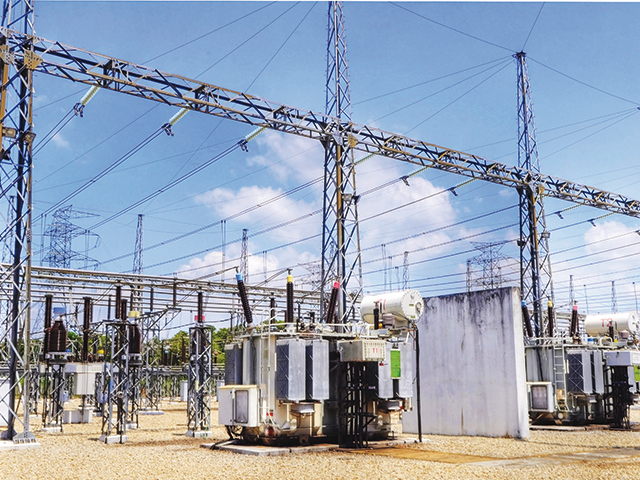 Camera Deputaților a aprobat astăzi Ordonanța de Urgență privind plafonarea prețului la energie, stabilind un preț maxim de 1,3 lei/kWh pentru consumul lunar depășește 255 kWh și tarife reduse până în 2025