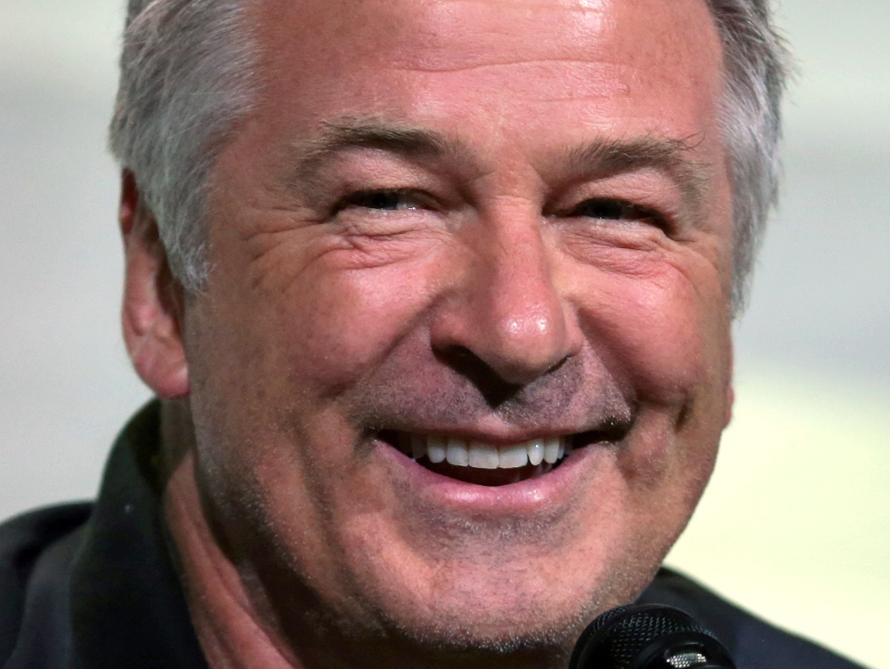 Alec Baldwin a dat în judecată persoanele implicate în manipularea armei cu care a tras
