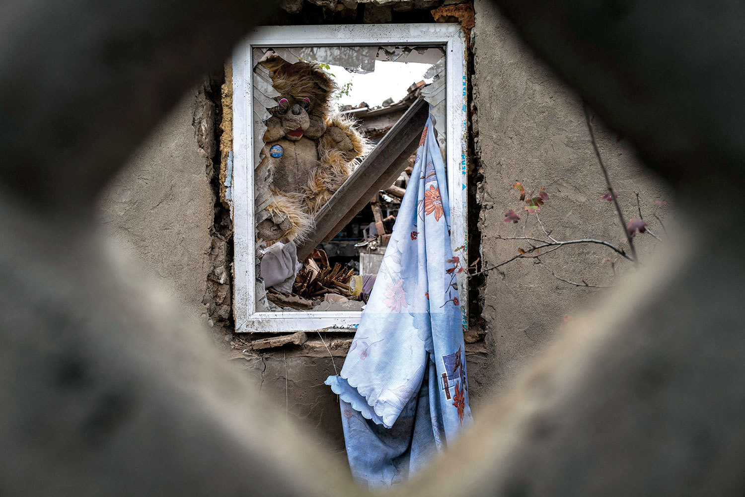 Ucraina: războiul nu-i oprește pe poștași. Pensia și scrisorile trebuie să ajungă chiar și pe linia frontului