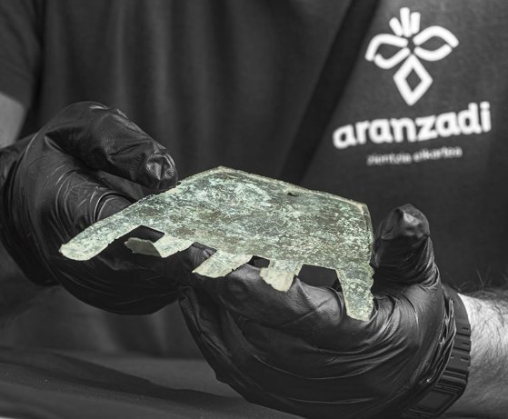 O descoperire care schimbă istoria. Cuvintele de pe o mână de bronz pot rescrie trecutul limbii basce
