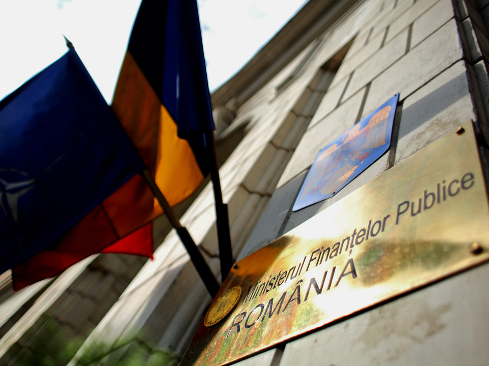 Ministerul Finanțelor pune în dezbatere ordonanța trenuleț: cresc salariile bugetarilor și pensiile