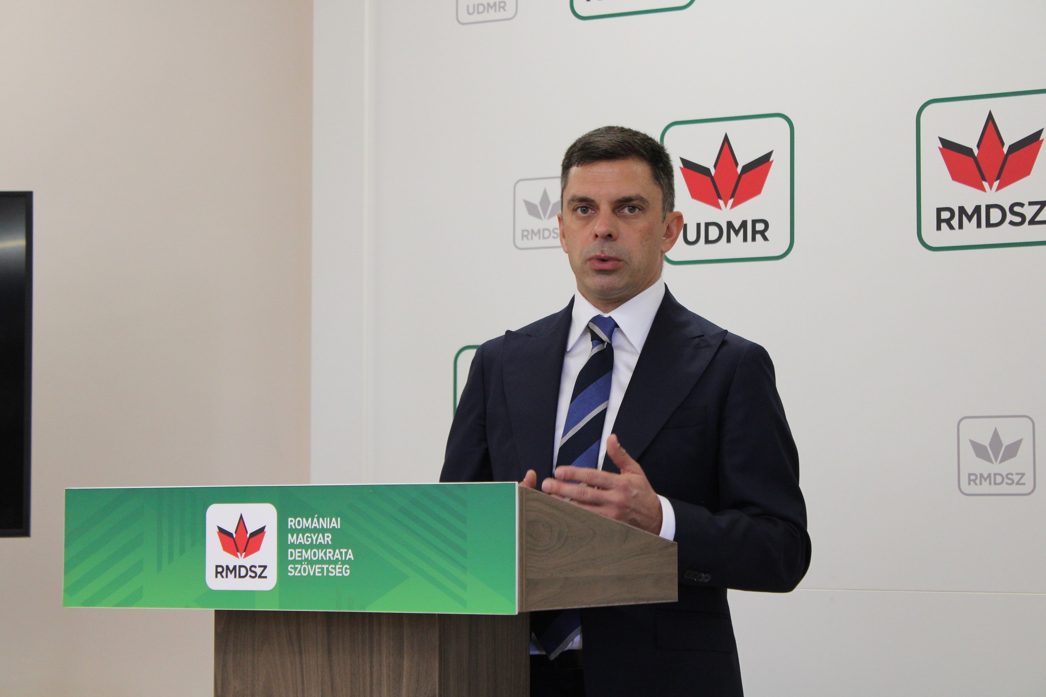 AUR cere din nou demiterea lui Novak: strategia pentru sport este în maghiară, subtitrată în română