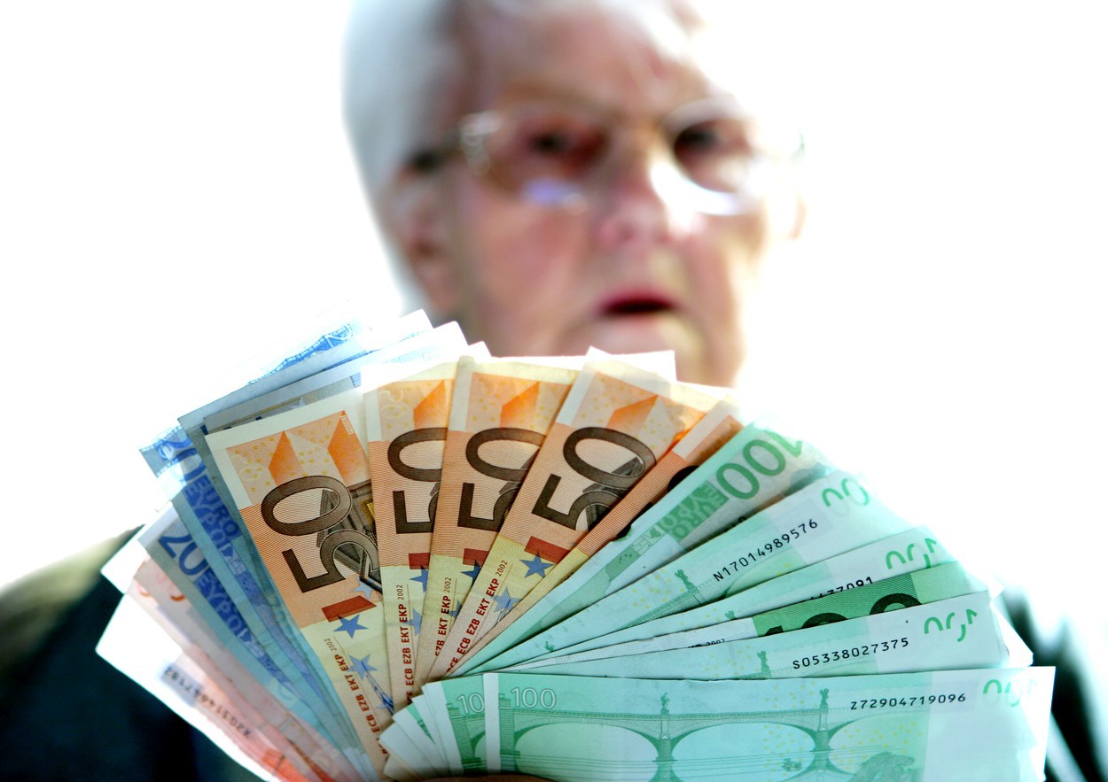 Este oficial: Categoria de salariați care va putea ieși la pensie mai devreme. Angajați care beneficiază de o reducere a vârstei standard de pensionare
