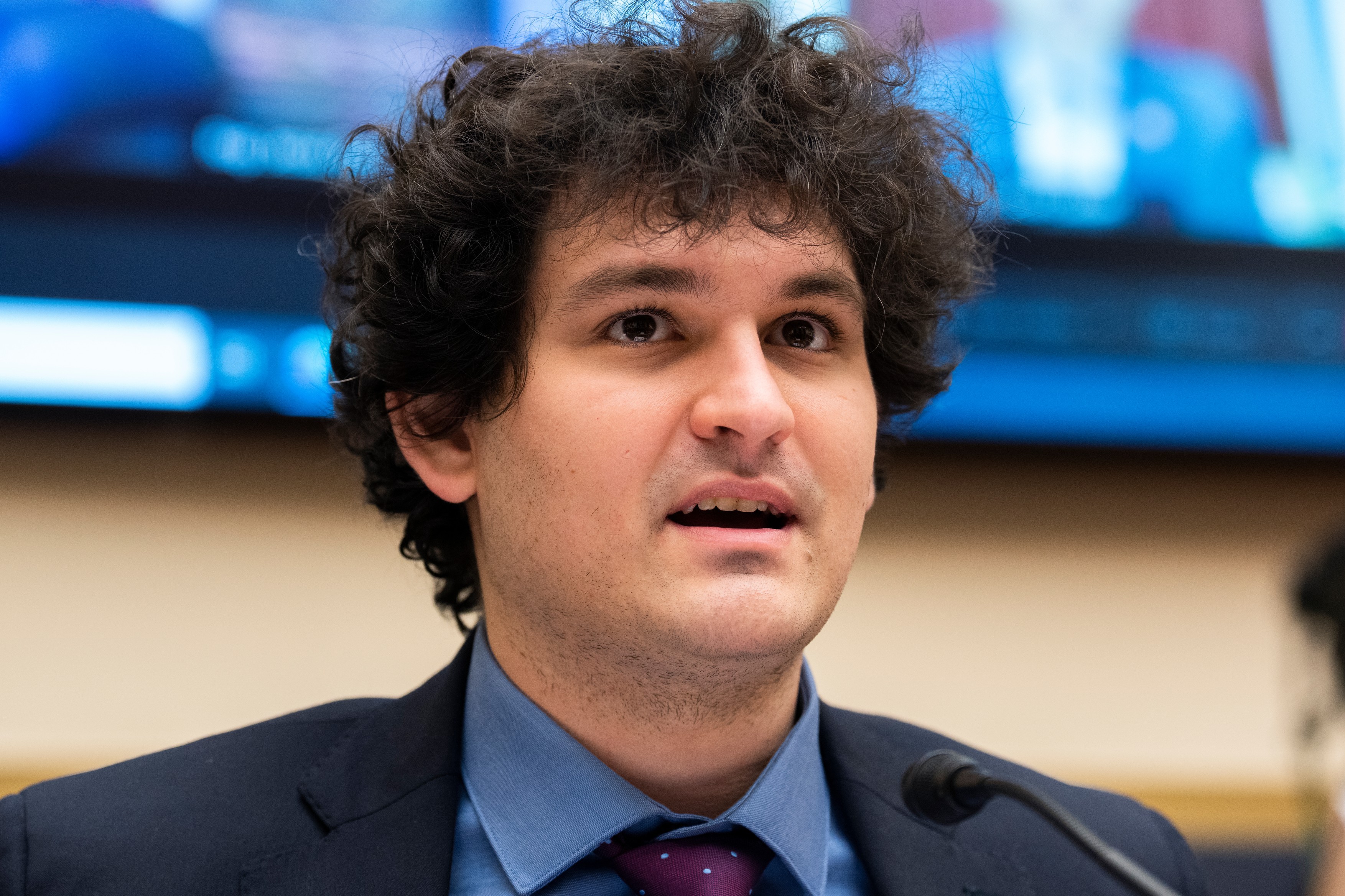Piața crypto se zguduie după tranzacția surpriză prin care platforma de exchange FTX acceptă să fie preluată de Binance. BTC scade cu aproape 12%, Ethereum cu peste 17%. Capitalizarea totală a pieței a scăzut cu 12% în 24 de ore