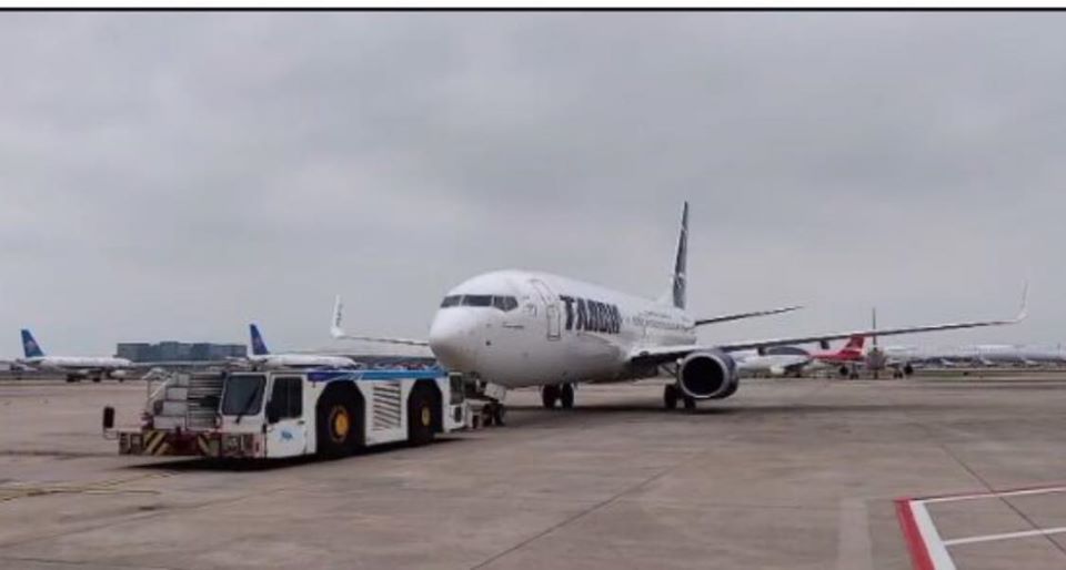Grindeanu: E puțin probabil ca Tarom să poată să acopere în totalitate oferta de servicii a Blue Air