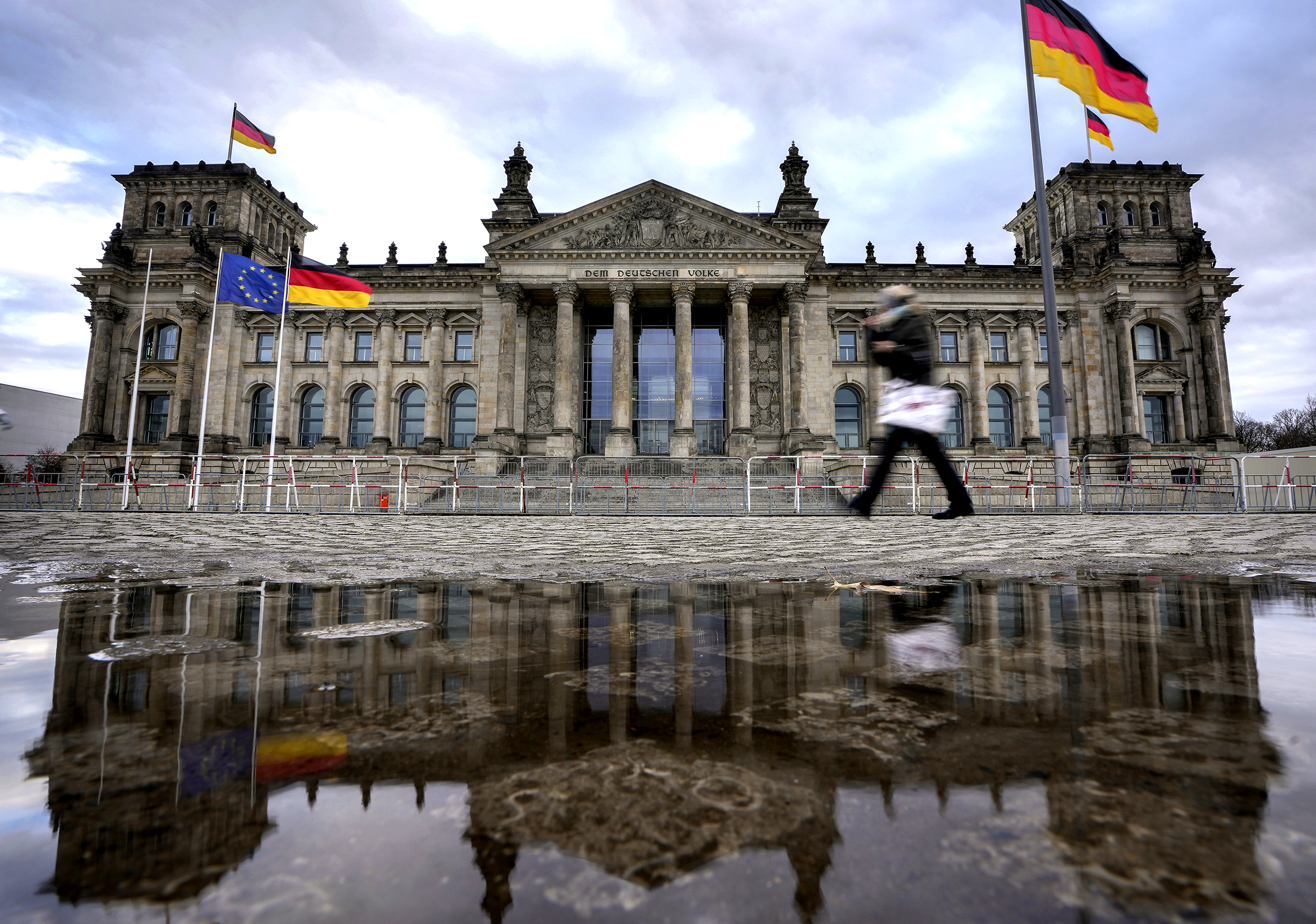 Piața imobiliară din Germania se clatină: După decenii întregi de stabilitate real-estateul german se confruntă cu o scădere severă a prețurilor și este doar vârful icebergului