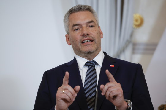 Cine este Karl Nehammer, cancelarul austriac care se opune vehement aderării României la Schengen