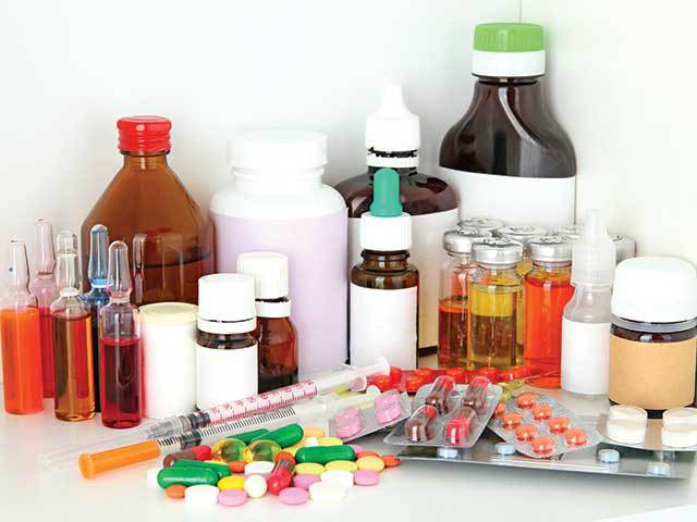 Pacient, caut medicamente. În plin sezon rece, în cabinetele medicilor de familie nu se mai găsesc vaccinuri pentru copii, iar farmaciile nu mai au medicamente uzuale