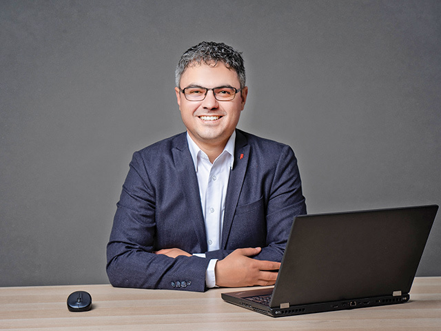 100 TINERI MANAGERI DE TOP 2022 Ali Edvin, Adobe România: Sub zodia educației