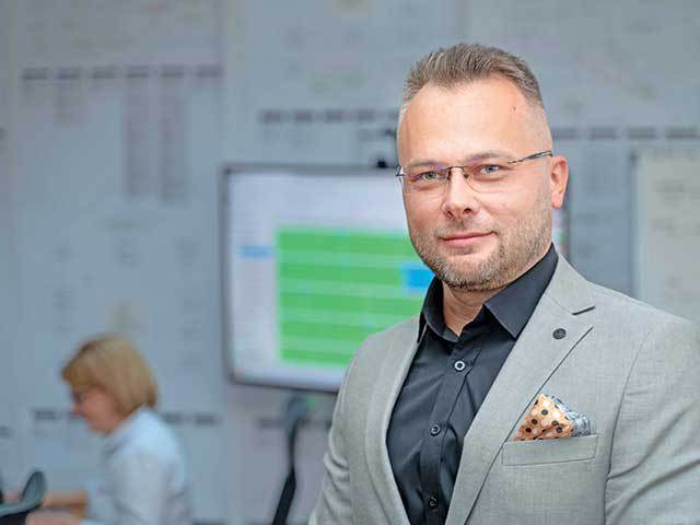 Un antreprenor român a pornit în studenție o afacere într-una dintre cele mai dinamice industrii. Cum a evoluat