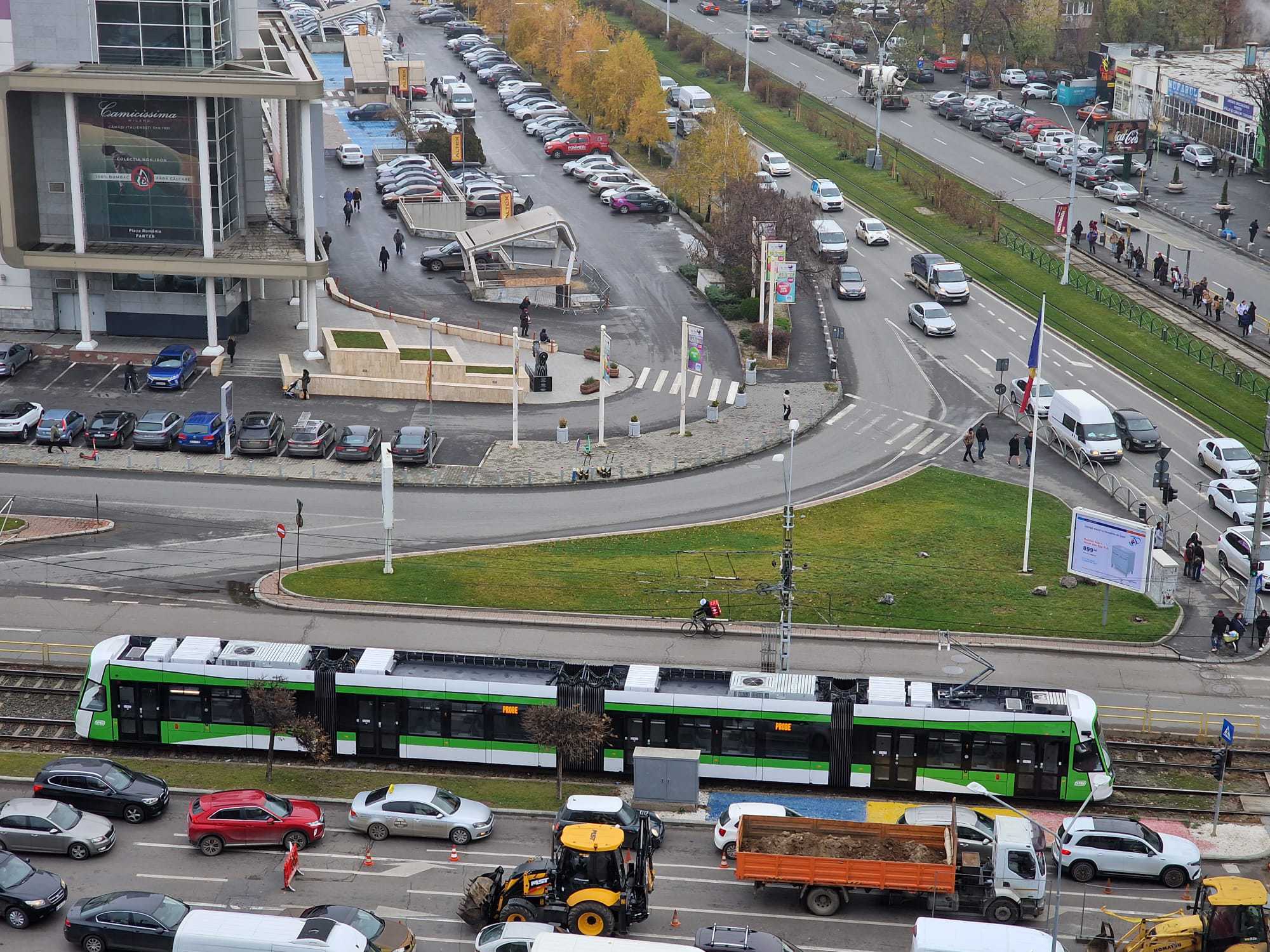 GALERIE FOTO. Cum arată tramvaiul nou cumpărat de Primăria Capitalei de la Astra Vagoane Călători? Primarul Nicușor Dan: “În câteva zile, cele 15 tramvaie vor fi puse în circulație”