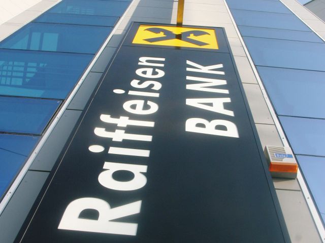 Raiffeisen Bank vrea să trimită la acționari în Austria dividende de aproape 400 mil. lei (peste 80 mil. euro)