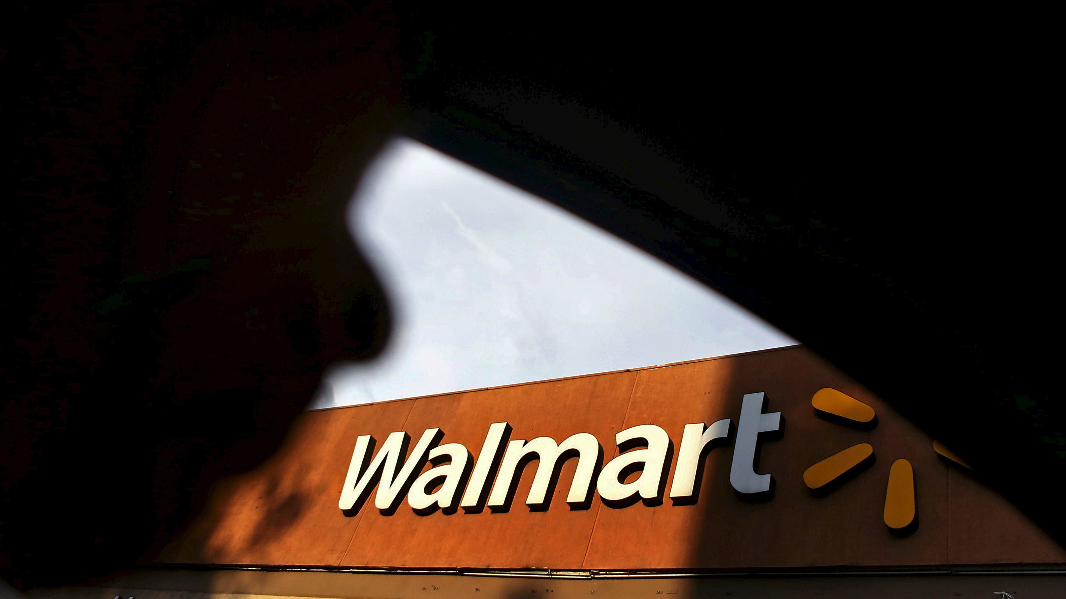 CEO-ul Walmart anunță că va închide magazinele din Statele Unite dacă furturile comise de clienți și angajați nu se opresc. Cel mai mare retailer din lume pierde aproximativ 1% din veniturile sale din SUA din cauza acestei probleme