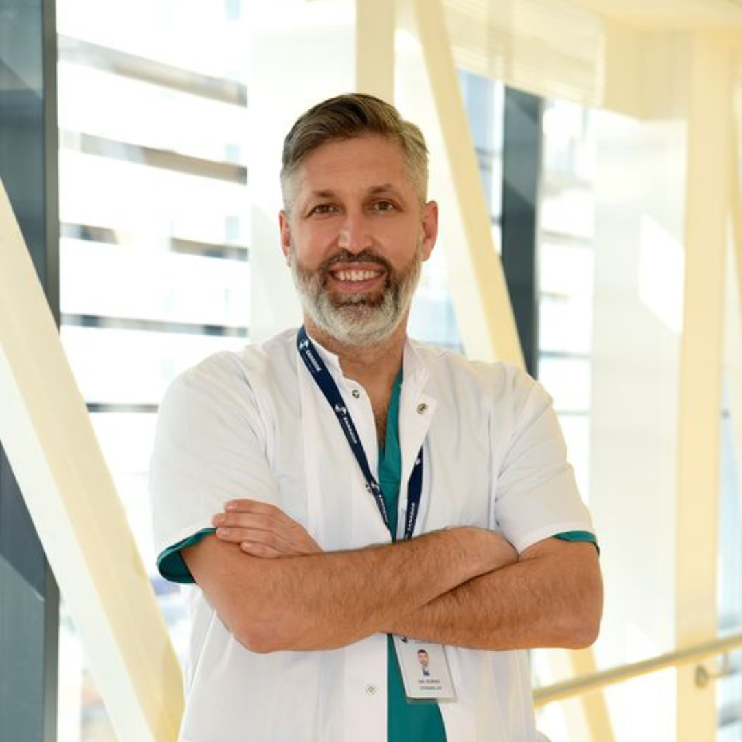 (P) „Avem nevoie de medici care știu să atingă atât corpul, cât și sufletul.” O nouă șansă la viață pentru un pacient