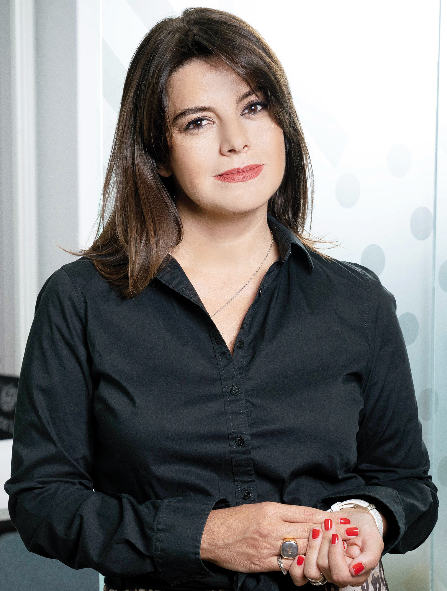Ioana Enache, CEO, SanoVita: „Cu siguranță, pentru femei e puțin mai greu să jongleze cu toate «pălăriile»: de profesionist, mamă, soție, prietenă sau fiică, dar recomandarea mea este să-și aleagă cu grijă «coechipierii» din viața personală și din business, astfel încât să se poată baza pe sprijinul lor”