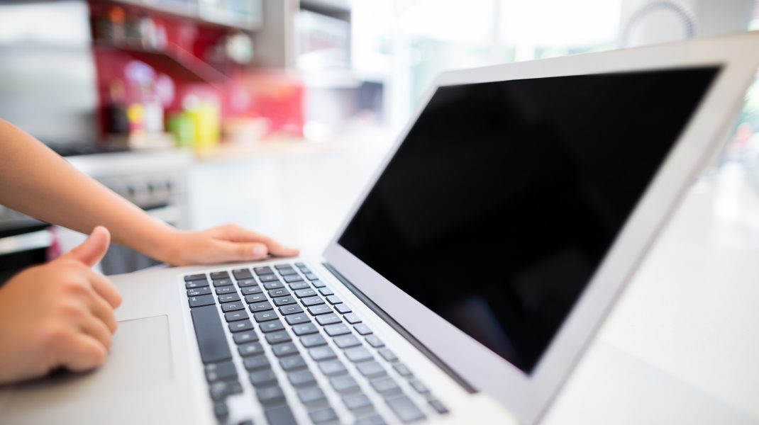 Mulți oameni nu știau. Tasta SHIFT de pe tastatura computerului tău ascunde multe secrete