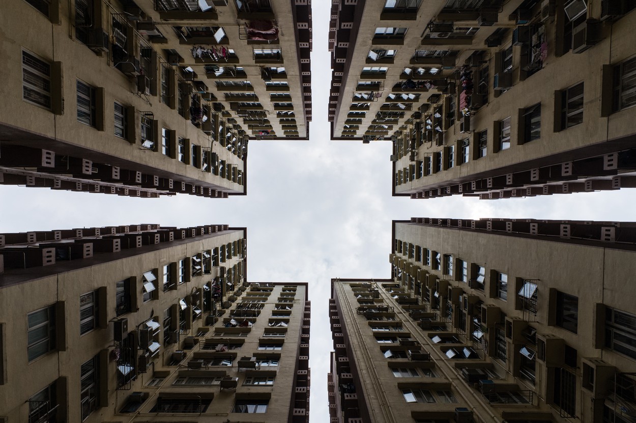 Europa se pregătește pentru impact: Piața imobiliarelor se va confrunta cu cea mai dură resetare din istorie. Investitorii au rămas fără bani, iar băncile nu vor să le mai întindă o mână de ajutor în timp ce o parte din împrumuturile de 1,9 trilioane euro așteaptă să fie plătită în 2023