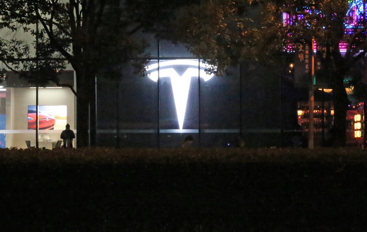 Tesla, criticată în Germania din cauza orelor de lucru și contractelor