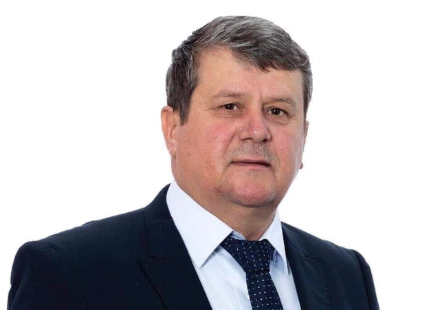 Primarul din Berzunți: Urătorii au exagerat un pic. A fost o parodie, nu susținem războiul