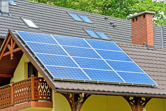 Bani de la Guvern pentru instalarea de panouri fotovoltaice la nivelul gospodăriilor individuale