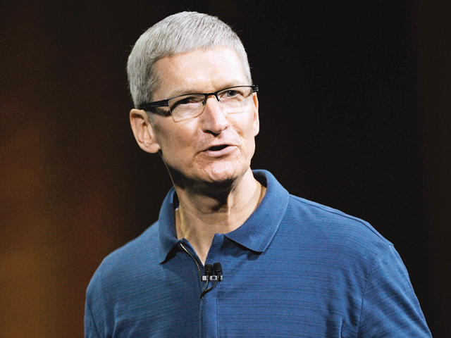 Apple a decis să reducă 40% din salariul lui Tim Cook. CEO-ul companiei a fost plătit în 2022 cu aproape 100 de milioane de dolari
