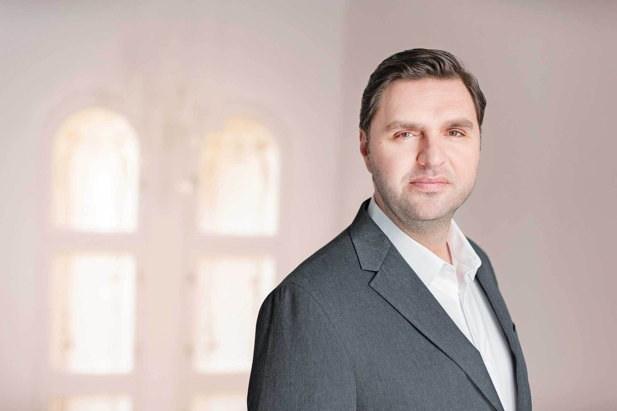Business pentru creier. Cum a ajuns un român să creeze un centru care folosește tehnologii și proceduri de neuroterapie pentru clienți cu ADHD, sindrom down, anxietate și nu numai