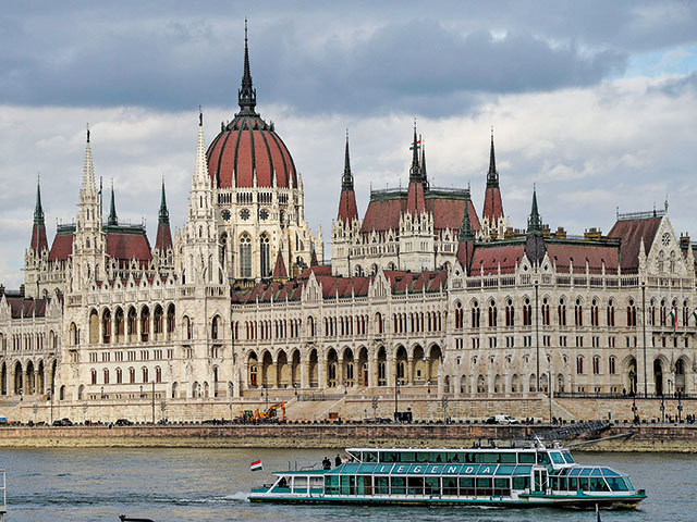 Cât de mare va fi cutremurul de pe piața imobiliară est-europeană? În Ungaria se vorbește de apariția panicii pe măsură ce se adună facturile uriașe la utilități. În Polonia, vânzările se prăbușesc, dar prețurile continuă să urce
