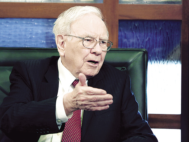 Warren Buffett respinge criticile privind răscumpărarea de acțiuni dând exemplu Apple și American Express. „Când vi se spune că toate răscumpărările sunt dăunătoare pentru acționari sau pentru țară, sau sunt deosebit de benefice pentru directori generali, asculți fie un analfabet economic, fie un demagog, personaje care nu se exclud reciproc.”