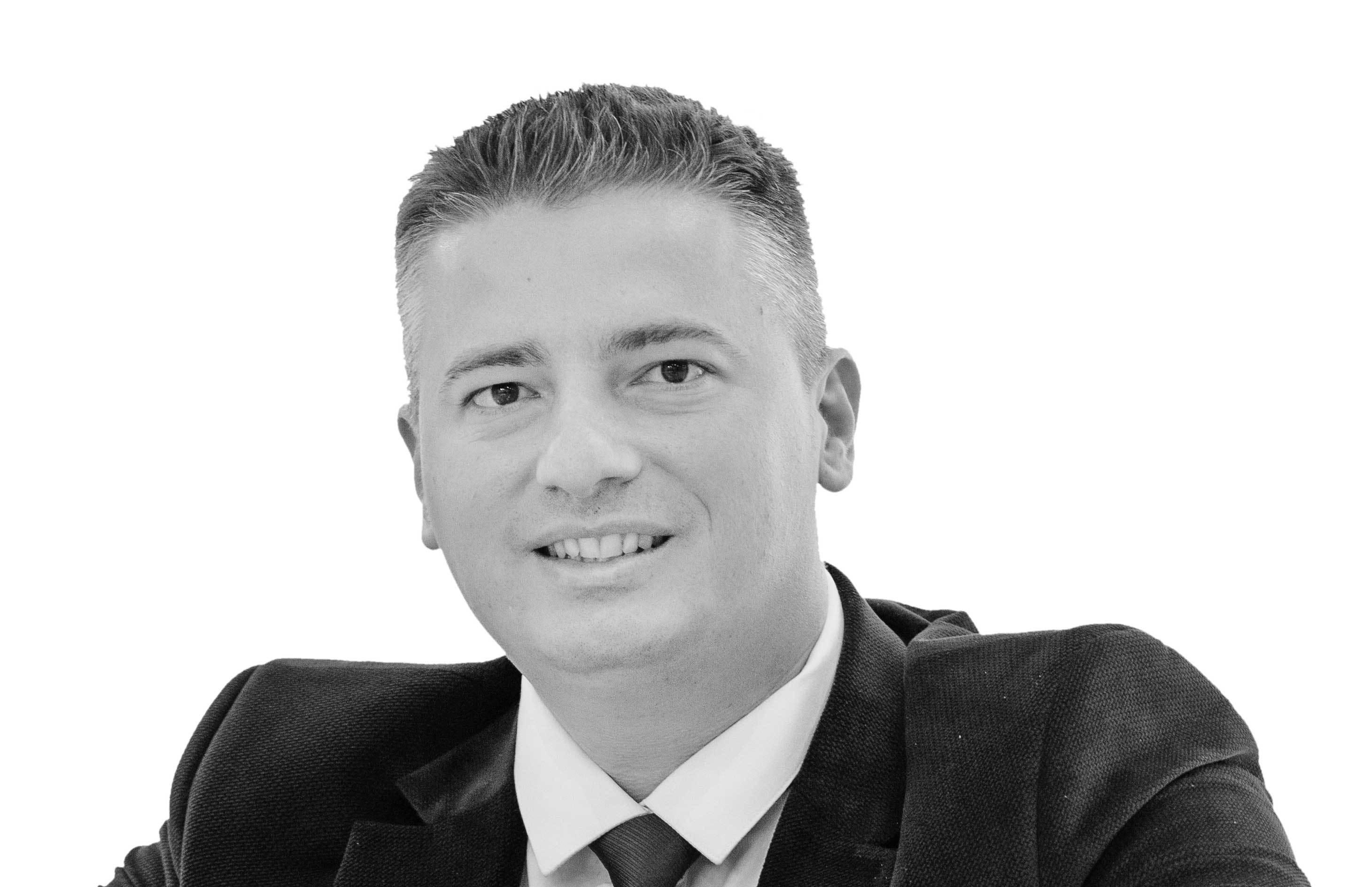 Florin Dull, Director de comunicare, Strategie și recrutare: Dirijorul care a ridicat tonul. Mic îndreptar pentru și despre managerii de carieră