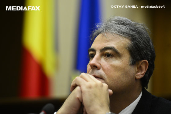 Adrian Cioroianu: „Filosofia politică a României se bazează pe orice compromis cu prețul menținerii statului”