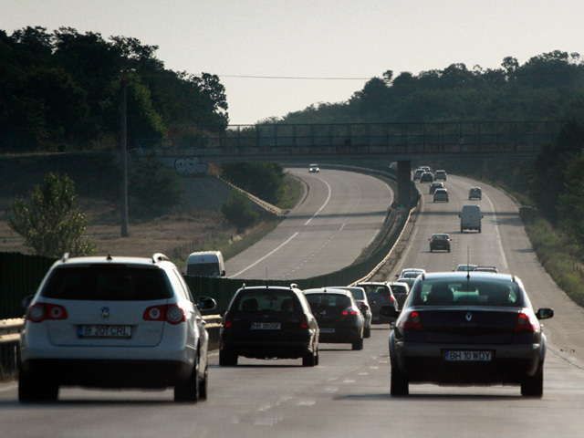 Parcul auto național a crescut într-un an cu 3%. Au fost emise peste 6.000 de „numere verzi”