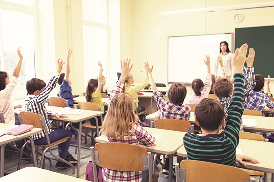De ce absolvenții de facultate fug de învățământ: un profesor din categoria de vârstă 24-34 de ani câștigă mai puțin de 2.300 de lei net pe lună