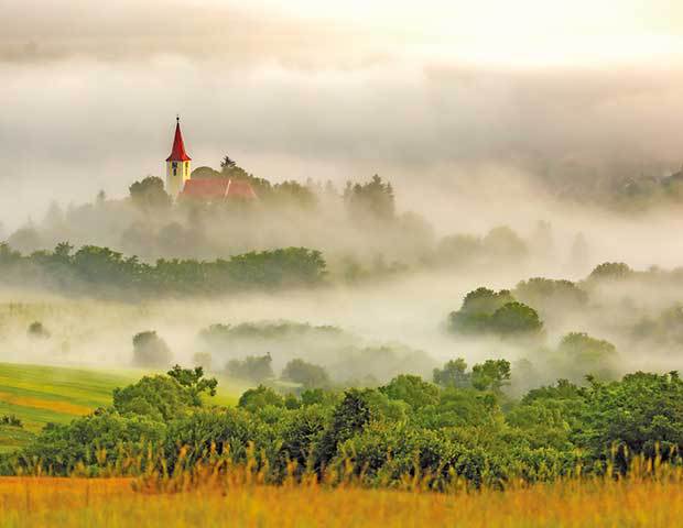 Care sunt motivele pentru care România este cunoscută în alte țări. Cum ar trebui promovate frumusețile țării noastre pentru a profita mai mulți oameni de ceea ce pot găsi aici