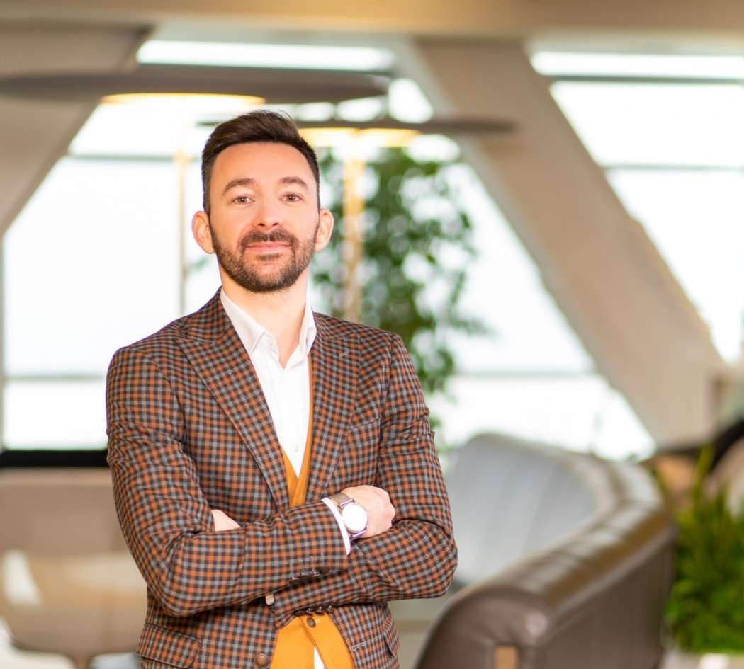 Sondaj EY: Cele mai folosite beneficii extrasalariale de către angajatori sunt tichetele de masă, urmate de tichetele cadou și decontarea transportului