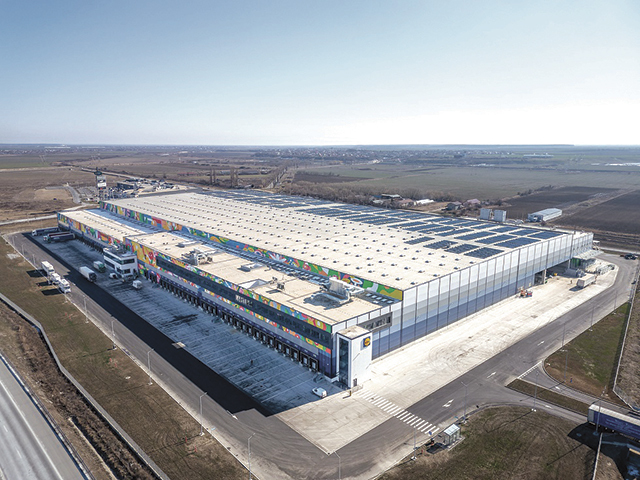 Lidl a deschis cel de-al șaselea centru regional logistic, situat în localitatea Fundeni, județul Călărași, unde se află și un depozit de 56.000 mp, care a creat peste 250 de noi locuri de muncă
