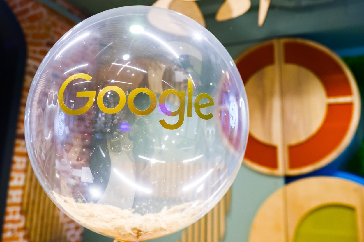 După ce OpenAI și ChatGPT au făcut furori în întreaga lume, Google scoate banii de investiții și pariază 300 de milioane de dolari pe startup-ul de inteligență artificială Anthropic