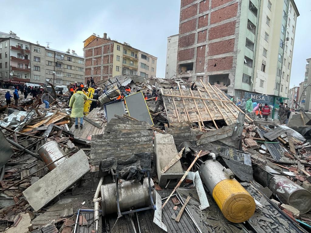 Bilanțul cutremurelor din Turcia și Siria a depășit 2.600 de morți